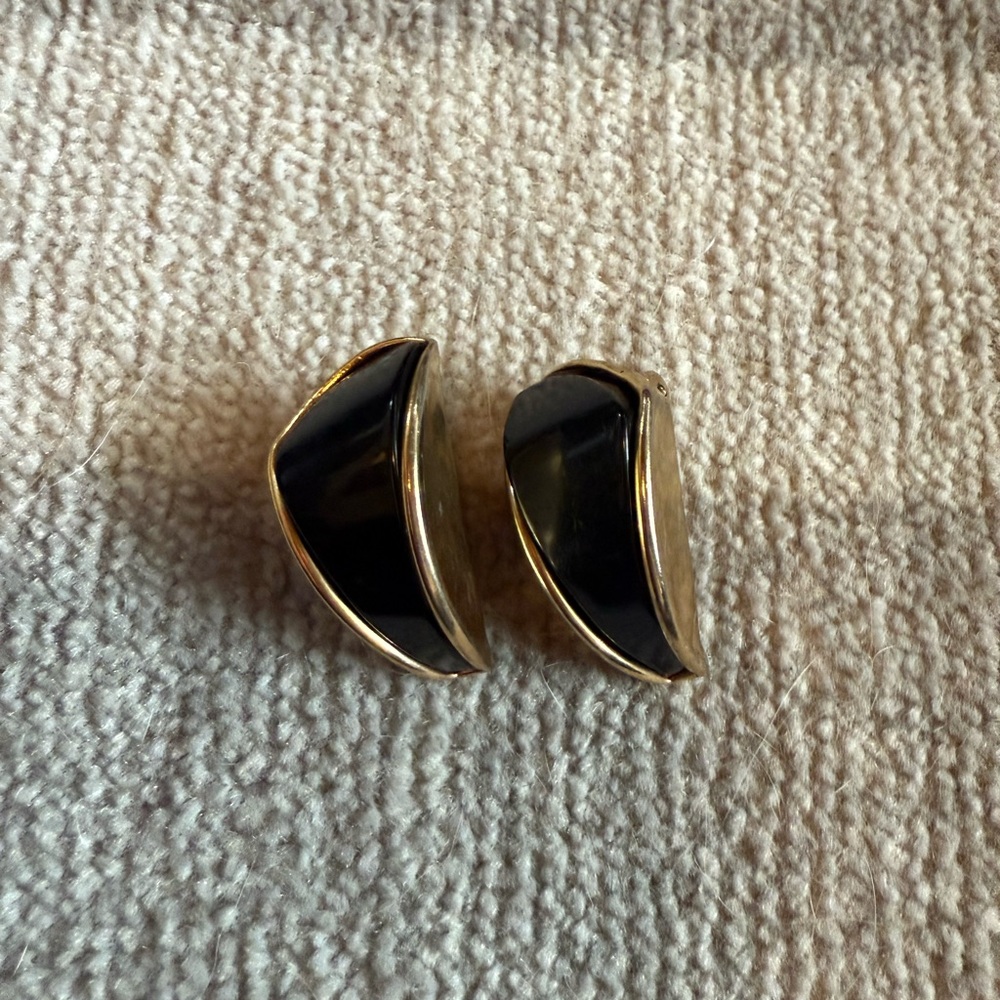 Vintage Elastic Bracelet and Earrings - Picture 5 of 6